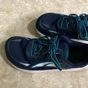 Altra Womens Paradigm 6